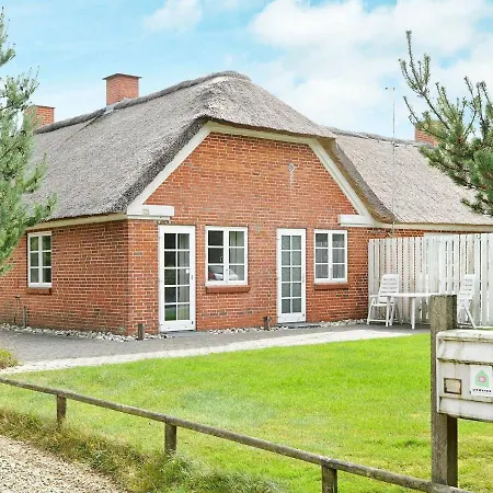 Three-bedroom Holiday In 57 Hébergement de vacances