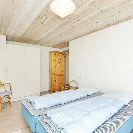 Ferienhaus Three-bedroom Holiday In 57 Blåvand