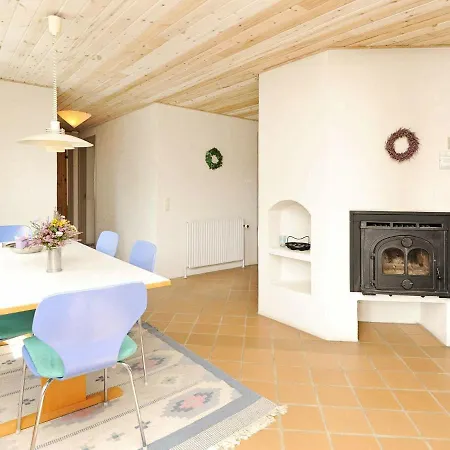 Three-bedroom Holiday In 57 Hébergement de vacances